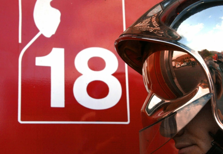 Deux pompiers sont portés disparus à Laon (Aisne), ensevelis sous des décombres alors qu'ils intervenaient lundi soir sur l'incendie d'un immeuble du centre-ville qui n'a pu être circonscrit qu'en fin de nuit ( AFP / Dominique FAGET )