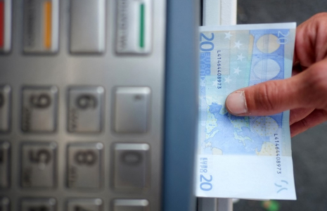 Dès janvier 2026, les employés au salaire minimum légal allemand toucheront 190 euros brut de plus par mois (illustration) ( AFP / JEAN-SEBASTIEN EVRARD )