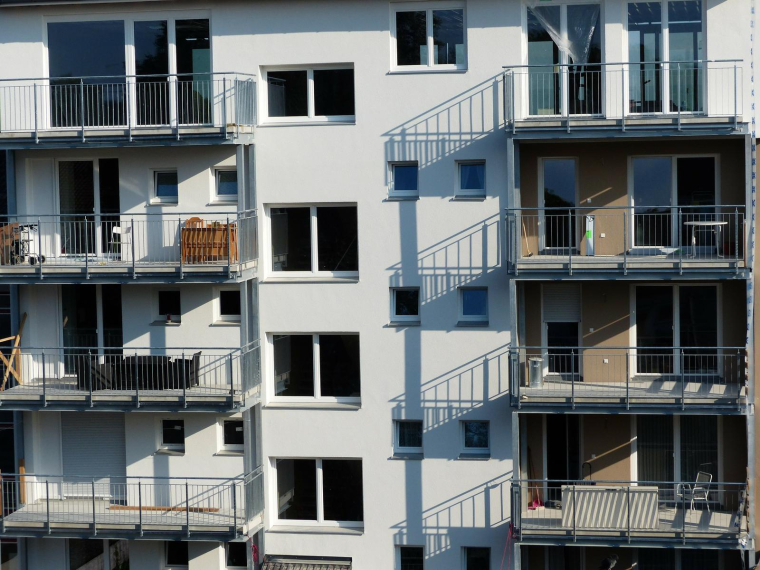 En copropriété, certains propriétaires de passoires thermiques se retrouvent dans l'impasse pour réaliser des travaux de rénovation énergétique. (illustration) (Hans Braxmeier / Pixabay)