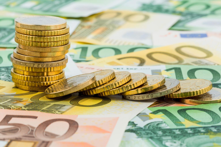 Les revenus tirés de l’épargne sont soumis à une taxation de 17,2 % au titre des prélèvements sociaux crédit photo : Lisa S./Shutterstock / Lisa S.