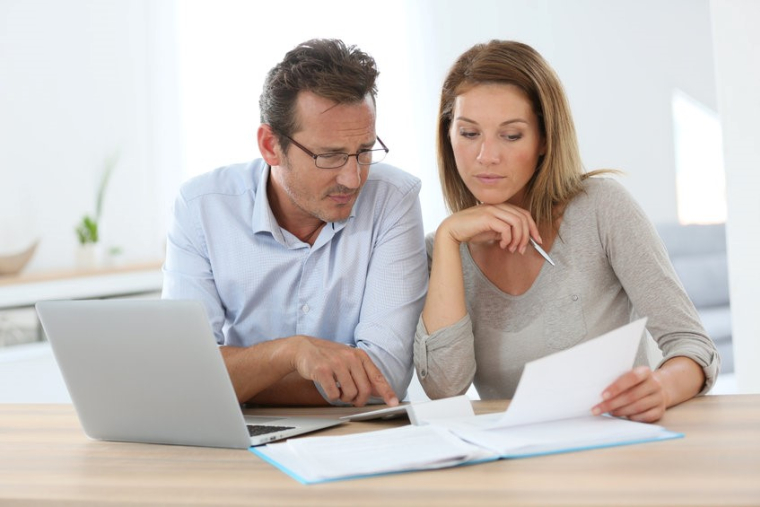 Les ménages qui y ont intérêt peuvent opter pour l'ancien système de taxation et soumettre ces revenus à l'impôt sur le revenu et aux prélèvements sociaux. (Crédit photo : 123RF)