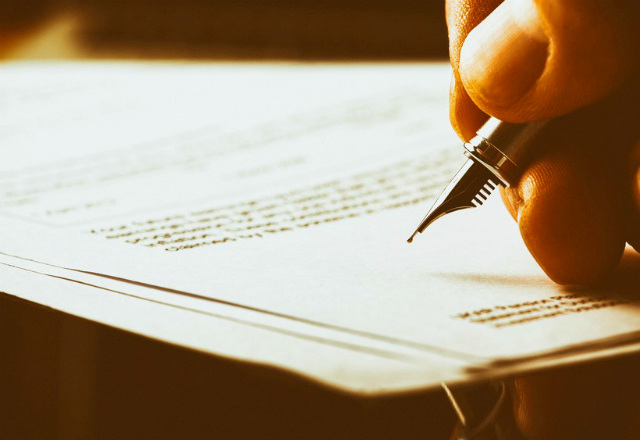 Comment bien rédiger la clause bénéficiaire de son contrat d'assurance vie ? voici un guide complet ( Crédits : Fotolia)