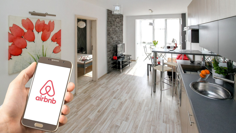 Un tel dispositif devrait davantage plaire aux propriétaires qui résident loin de leur logement loué. (PIXABAY / Reisefreiheit_eu)