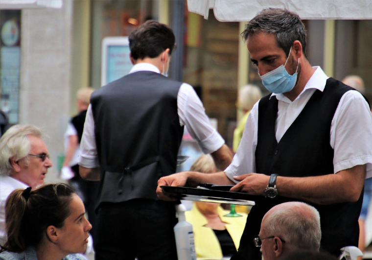 Les restaurants des zones en «alerte maximale» vont pouvoir rester ouverts sans restriction d'horaires en appliquant un protocole sanitaire renforcé.(Crédits photo : Pixabay - pasja1000 )