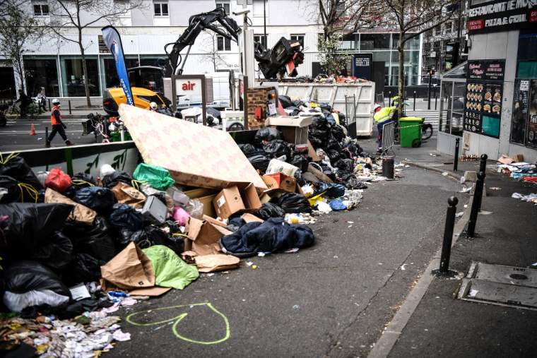 ( AFP / CHRISTOPHE ARCHAMBAULT )