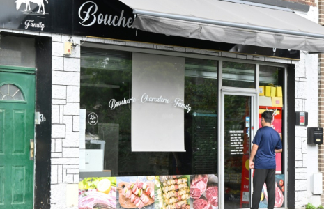 L'une des boucheries fermées temporairement à Saint-Quentin, dans l'Aisne, le 23 juin 2025.  ( AFP / FRANCOIS NASCIMBENI )