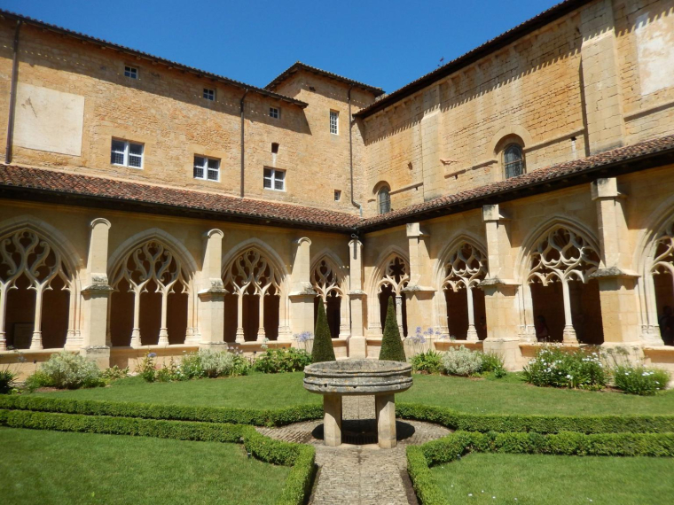 Les auberges de jeunesse offrent un hébergement à petit prix, dans des lieux parfois d’exception. ( crédit photo : Shutterstock )