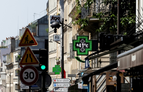 Paris et sa banlieue étouffent comme une grande partie de la France pour cette journée de mardi ( AFP / Sébastien DUPUY )