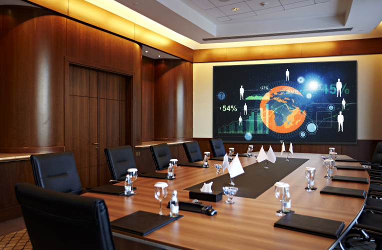Le LG LED bloc est parfait si vous cherchez un bel écran, versatile, connecté et simple d'emploi pour vos salles de contrôles, studio télé, lobby high-tech, ou bien salles de réunion (il est d'ailleurs certifié CEM classe B).