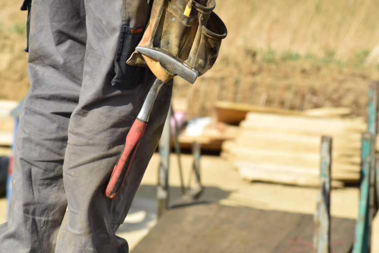 Plusieurs plaintes ont été déposées contre un « coach en immobilier » qui aurait abandonné des chantiers après avoir encaissé les acomptes. (illustration) (annawaldl / Pixabay)