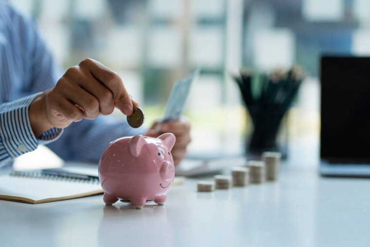 Pourquoi et comment bien investir son épargne ? / iStock.com - ArLawKa AungTun
