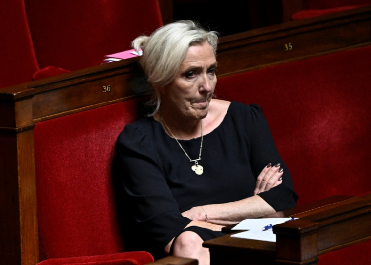 La présidente du groupe RN à l'Assemblée nationale, Marine Le Pen, le 1er juillet 2025 à l'Assemblée, à Paris ( AFP / JULIEN DE ROSA )