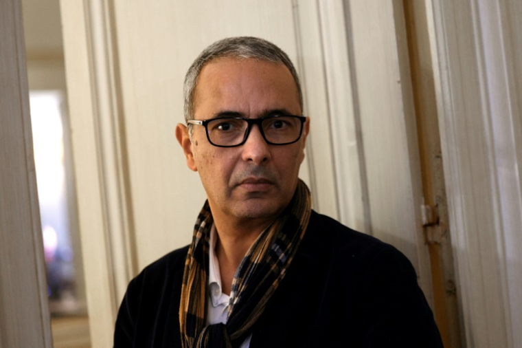 Kamel Daoud, lors d'une conférence de presse à Paris, le 11 décembre 2024 ( AFP / GEOFFROY VAN DER HASSELT )