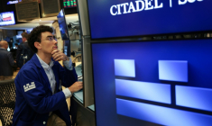 Un opérateur à la Bourse de New York, le 23 juin 2025 ( AFP / TIMOTHY A. CLARY )