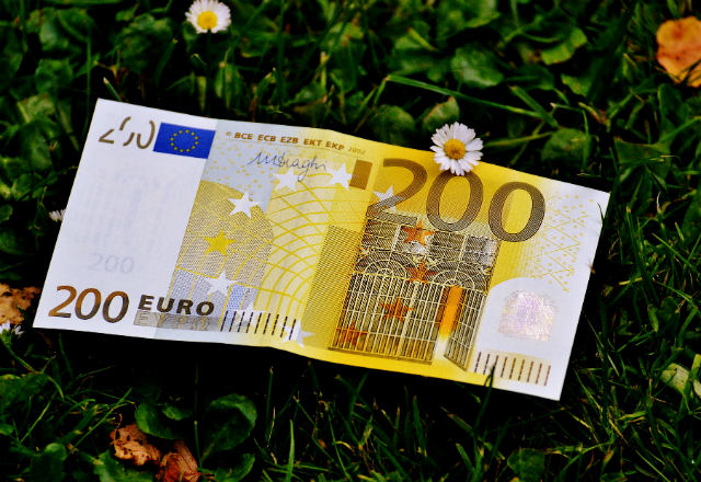 Payer un achat sur internet en cash sera bientôt possible ( Crédits : Pixabay)