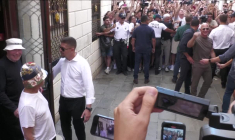 Jeff Bezos et Lauren Sanchez sortent du Harry's bar, établissement mythique de Venise