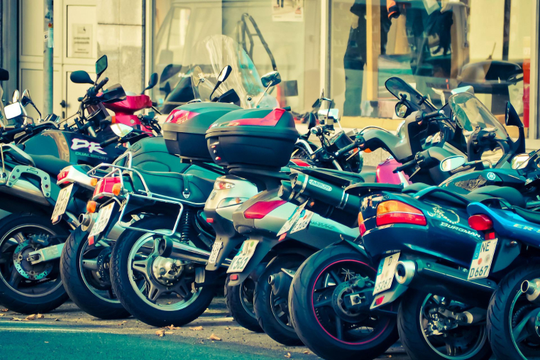 Paris fait la chasse au stationnement sauvage des deux-roues motorisés. Illustration (652234 / Pixabay)