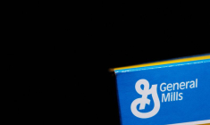 Le logo de General Mills est visible sur une boîte de céréales