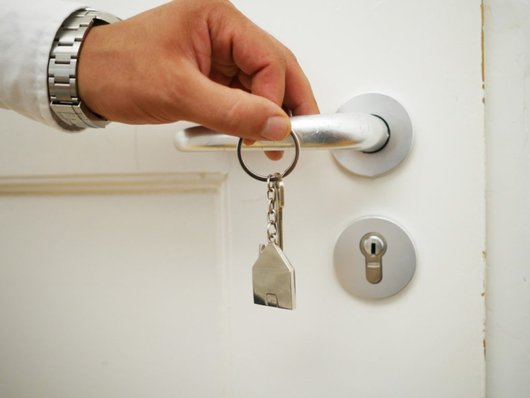 Des gestionnaires de logements meublés à Paris ont enregistré une hausse des loyers entre début 2021 et début 2022. Photo d'illustration. (Schluesseldienst / Pixabay)