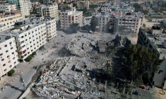 Bâtiments résidentiels détruits par des frappes israéliennes dans la ville de Zahra