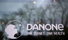 Danone, qui entend renouer avec la croissance organique dès le deuxième trimestre, a également confirmé attendre une marge opérationnelle courante 2021 "globalement en ligne" avec celle de 14% atteinte en 2020.