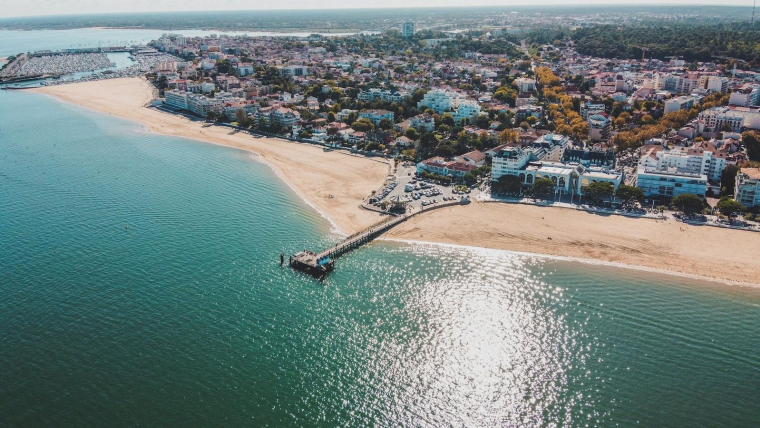 Vue aérienne d'Arcachon (Crédits: Unsplash - Árpád Czapp)