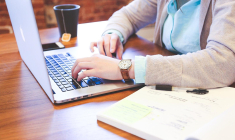 Les salariés en télétravail feraient des heures supplémentaires non rémunérées. Illustration (Pixabay / StartupStockPhotos)