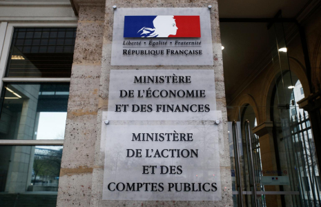 Vos revenus tirés de la location d’un bien immobilier doivent être déclarés chaque année. Ces revenus fonciers sont soumis à l’Impôt sur le Revenu (IR) dans le cadre du micro-foncier ou du régime réel. ( crédit photo : Alexandros Michailidis/Shutterstock / Alexandros Michailidis )