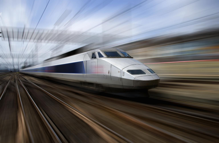 Les tarifs de l’offre low-cost de la SNCF dépassent parfois les prix des billets TGV premium. ( crédit photo : Getty Images )