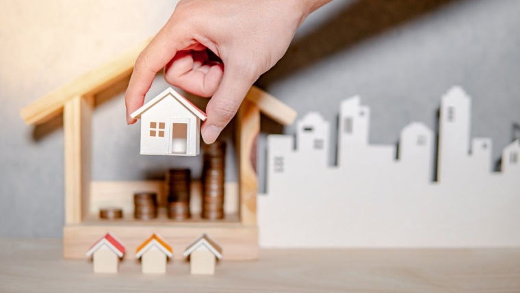 Vous pouvez souscrire votre assurance emprunteur en passant par un contrat collectif ou individuel (Crédits photo : Adobe Stock - )