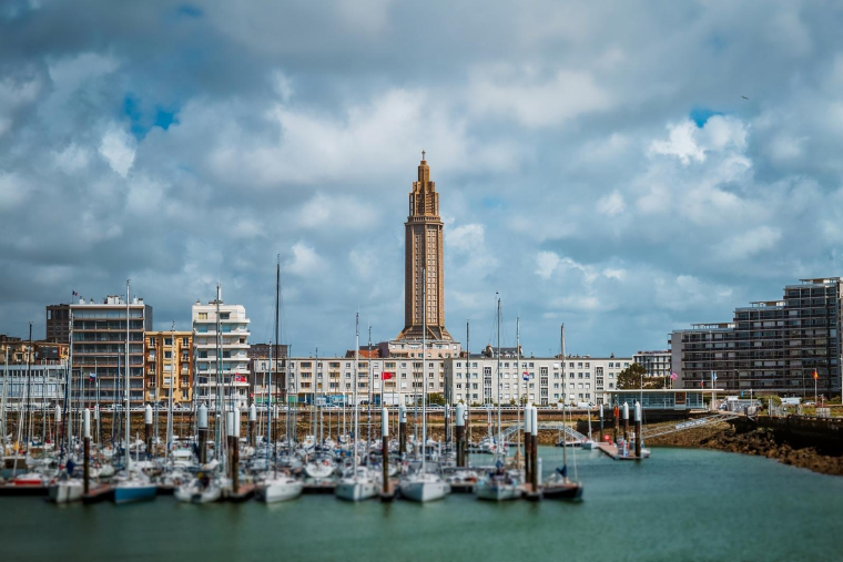 Au Havre, les acheteurs peuvent espérer un bien de 97 m² avec 3 000 € nets mensuels et un prêt sur 25 ans. (illustration) (Pixabay / ddzphoto)