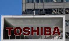 TOSHIBA REJETTE L'OFFRE DE CVC MAIS SE DIT OUVERT À DES PROPOSITIONS