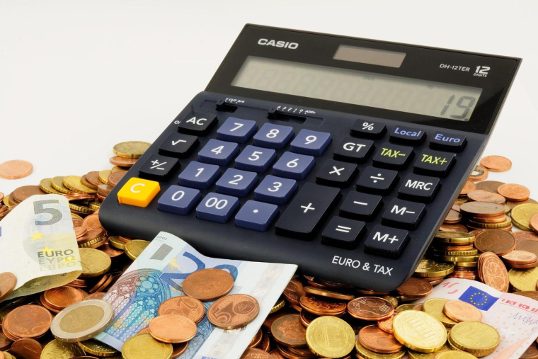Certains avantages fiscaux dont les ménages bénéficient actuellement pourraient bien disparaître. (Bru-nO / PIxabay)