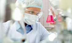 Le laboratoire Servier a une option de licence sur GNBAC1 dans la sclérose en plaques. Sa décision va jouer pour beaucoup dans l'avenir du candidat-médicament. (crédits : Adobe Stock)