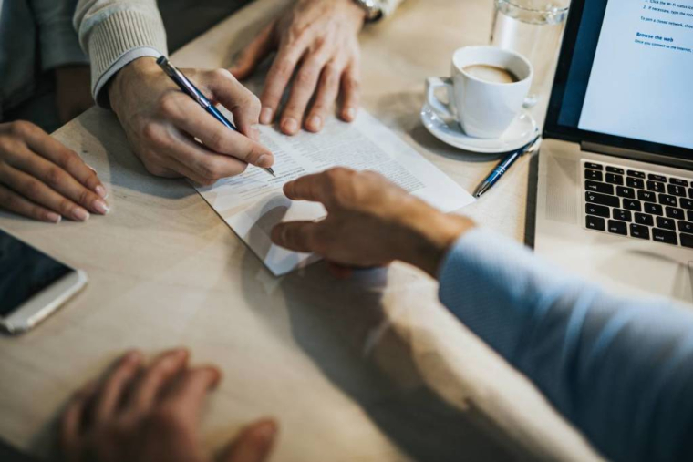 Renégocier son assurance-emprunteur : pour qui ? Comment faire ? / iStock.com - skynesher