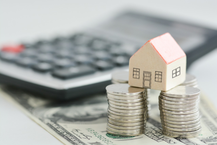 Qui peut encore dépasser 35 % d'endettement pour son crédit immobilier ? ( Crédits : © adrian_ilie825 - stock.adobe.com)