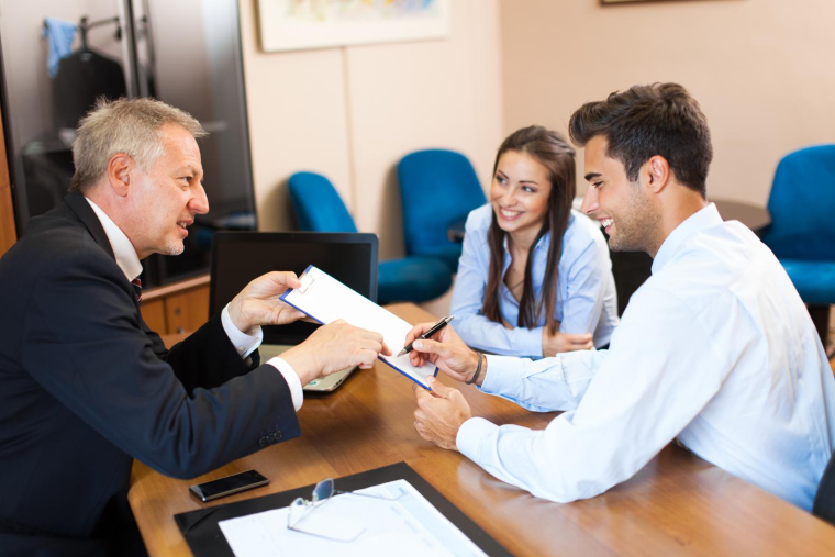 Les banques proposent différentes types de crédit crédit photo : Minerva Studio/Shutterstock / Minerva Studio