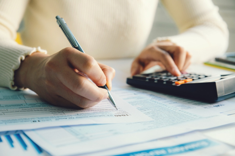 La DGFiP fait évoluer automatiquement le taux du prélèvement à la source le 1er septembre de chaque année (Crédit photo: ©  Pcess609 - stock.adobe.com)