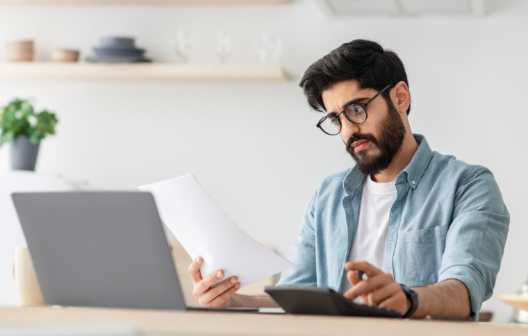 ça y est vous l'avez reçu si vous avez une assurance-vie. Quoi donc ? le relevé annuel pardi. Prenez le temps de le lire. (Crédits: © Prostock-studio - stock.adobe.com)