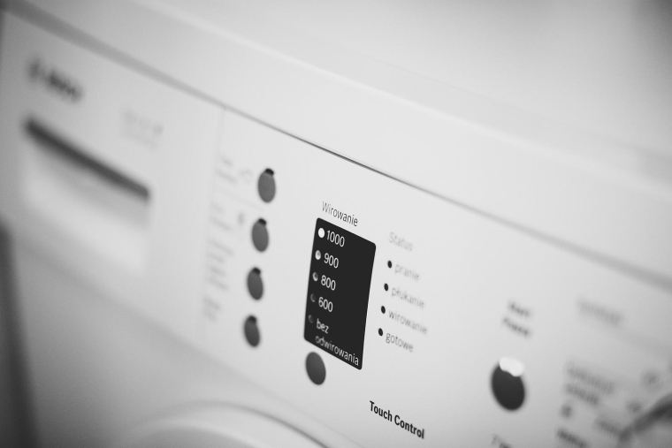 Les lave-linges et les téléviseurs auront bientôt un indice de durabilité pour guider les consommateurs lors de l'achat. (illustration) (Pixabay / StockSnap)