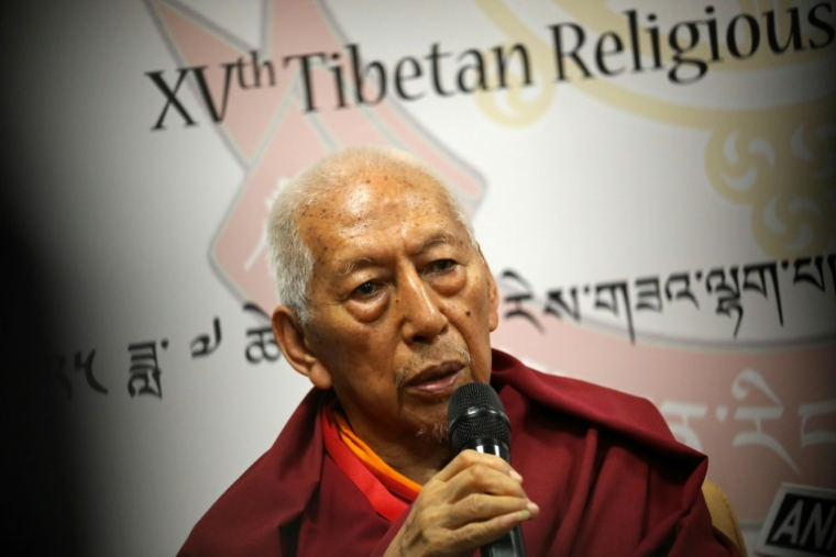 Samdhong Rinpoche, représentant du bureau du Dalaï Lama, lors d'une conférence de presse, le 2 juillet 2025 à McLeod Ganj ( AFP / Sanjay BAID )