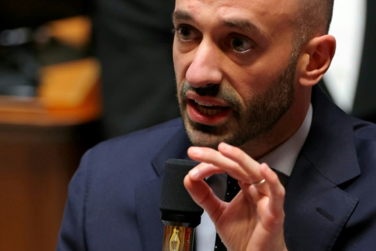 Le ministre des Affaires européennes, Benjamin Haddad, à l'Assemblée nationale le 8 avril 2025 ( AFP / Thomas SAMSON )