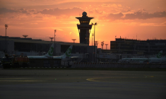 La tour de contrôle de l'aéroport d'Orly (Val-de-Marne), le 26 juin 2020 ( AFP / ERIC PIERMONT )