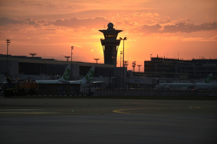 La tour de contrôle de l'aéroport d'Orly (Val-de-Marne), le 26 juin 2020 ( AFP / ERIC PIERMONT )