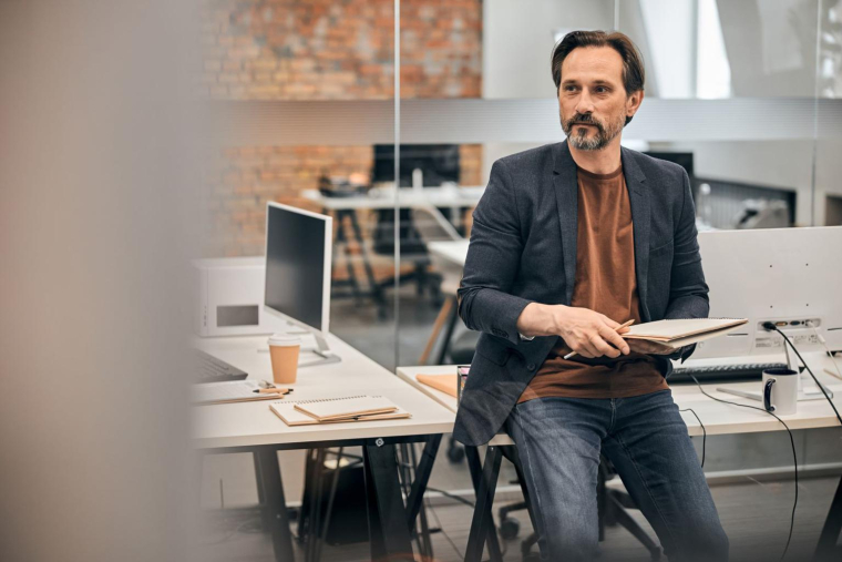 Le contrat de capitalisation offre aux entreprises une solution flexible pour optimiser leur trésorerie excédentaire grâce à des retraits possibles à tout moment. ( crédit photo : Sutterstock )