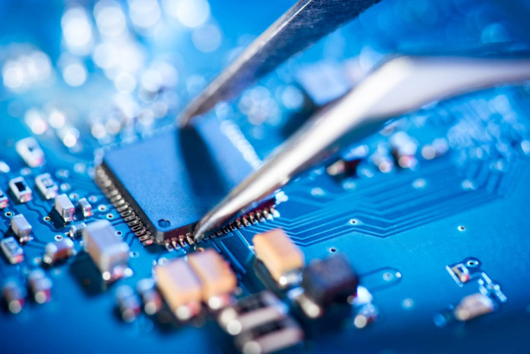 Tout savoir sur la pénurie des semi-conducteurs - iStock-krystiannawrocki