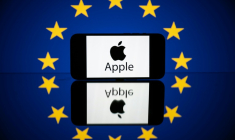 Le groupe américain Apple a annoncé lundi avoir interjeté appel devant la justice de l'UE de l'amende de 500 millions d'euros infligée en avril par Bruxelles pour des clauses abusives dans sa boutique App Store ( AFP / Lionel BONAVENTURE )