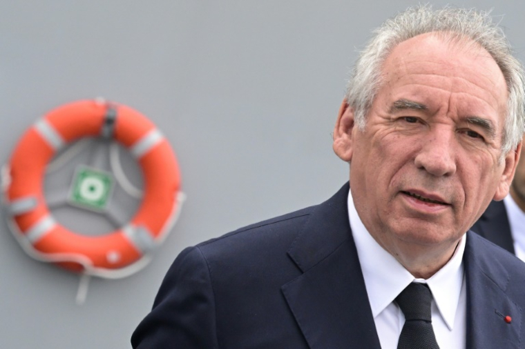 Le Premier ministre François Bayrou lors d'une visite des Chantiers de l'Atlantique à Saint-Nazaire, le 26 mai 2025 ( AFP / Damien MEYER )
