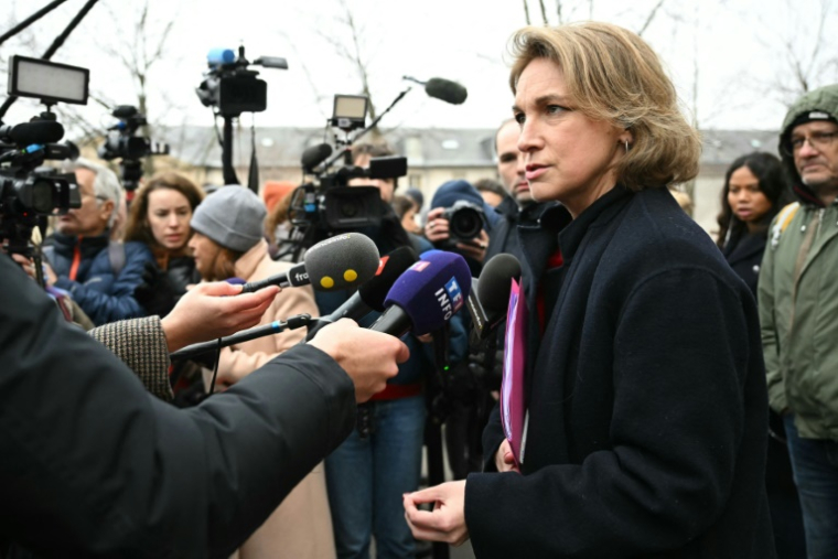 La secrétaire générale de la CFDT Marylise Léon, après une réunion avec le Premier ministre et les partenaires sociaux au ministère du Travail à Paris, le 17 janvier 2025 ( AFP / BERTRAND GUAY )