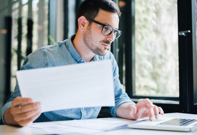 Vous avez trop versé aux impôts et vous trouvez que le remboursement tarde trop. On vous explique pourquoi. ( Crédits : © Moon Safari - stock.adobe.com)